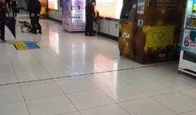 青岛地铁吃瓜墙成网红,地铁文化新地标，网友打卡新热点